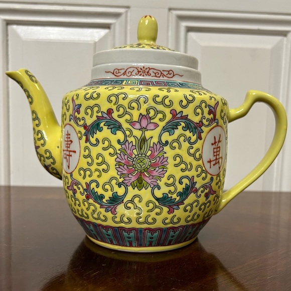 VTG Munshou Teapot in Yellow - Picture 3 of 12